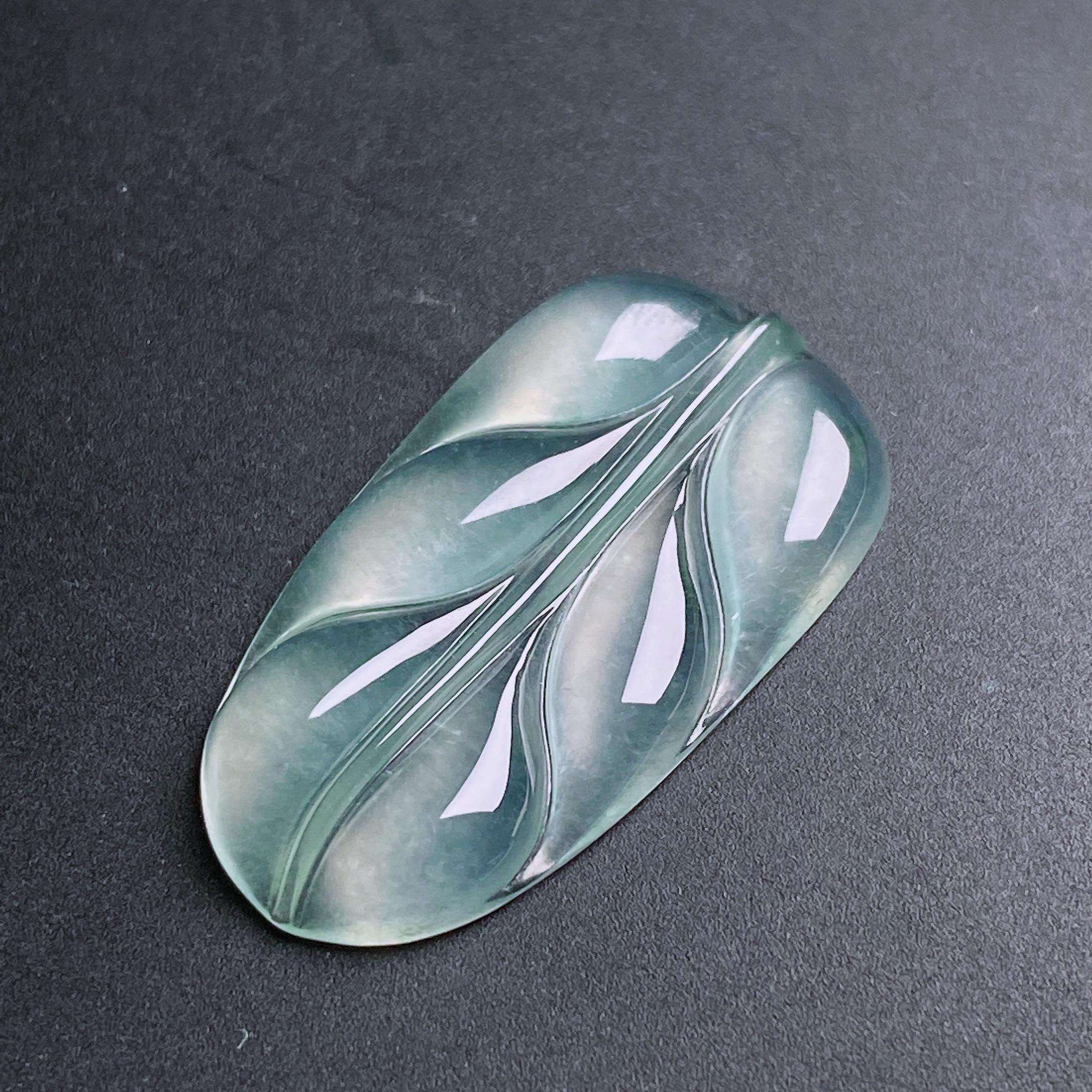 缅甸天然翡翠a货高冰种叶子裸石fxj尺寸：24.3-13.6-3.1mm