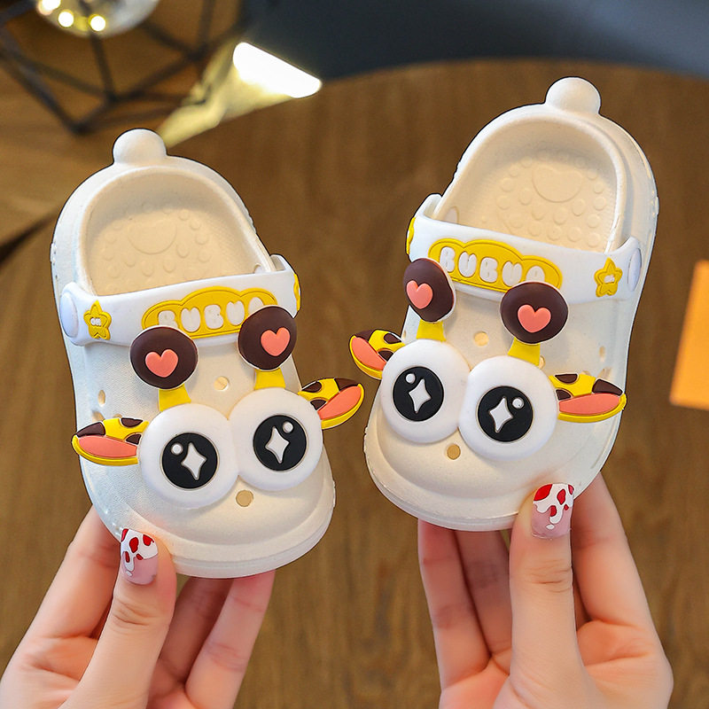 儿童洞洞鞋卡通小鹿包头凉拖鞋居家男女童防滑软底沙滩鞋可爱外穿