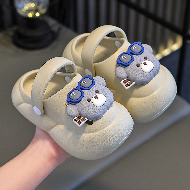 儿童洞洞鞋可爱卡通小熊包头防滑软底踩屎感透气外穿沙滩鞋凉拖鞋