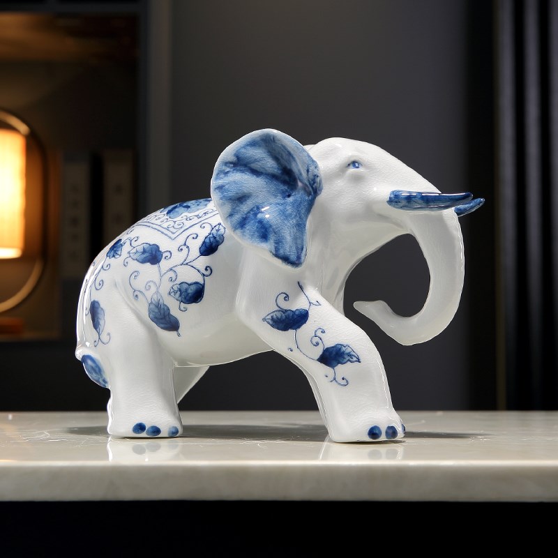 陶瓷大象摆件一对招财镇宅办公室客厅电视酒柜手绘青花瓷装饰礼品