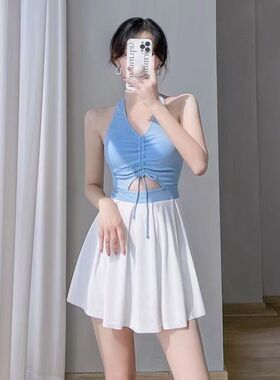 连体泳衣女士保守裙式遮肚显瘦2024新款爆款高级感泡温Z泉挂脖泳
