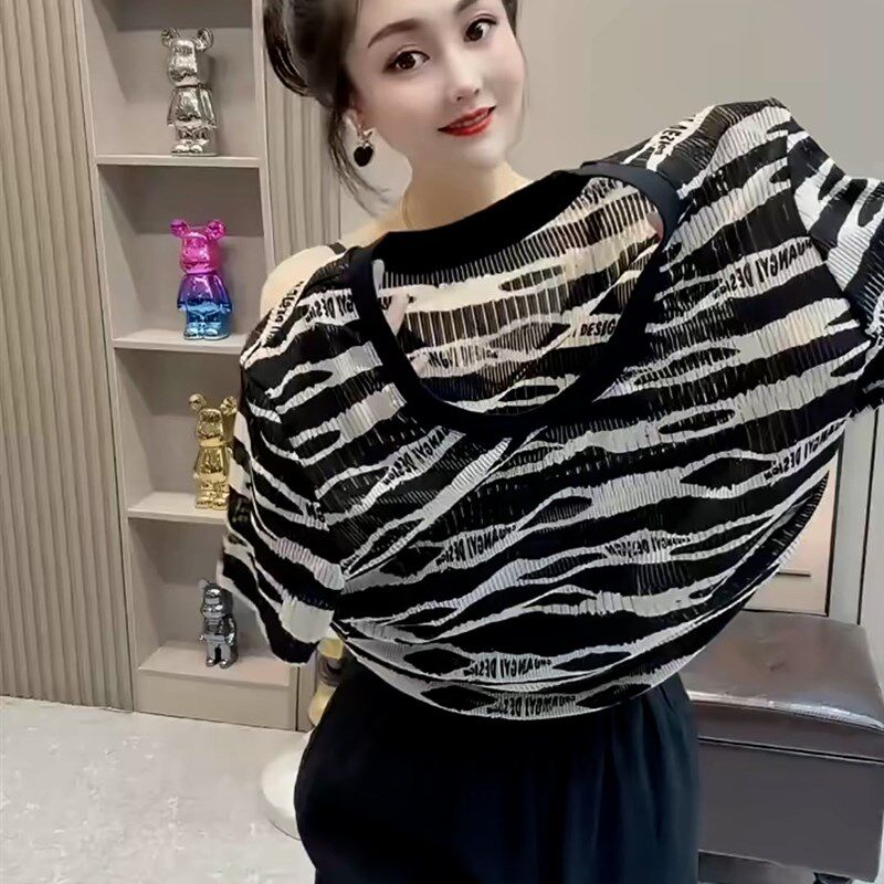 2024夏季新款复古拼色条纹镂空冰丝短袖T恤女宽松薄款针织衫上衣