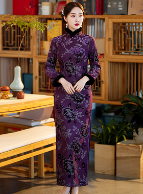 紫色旗袍改良冬季2024年新款加绒加厚复古民国风妈妈长款连衣裙女