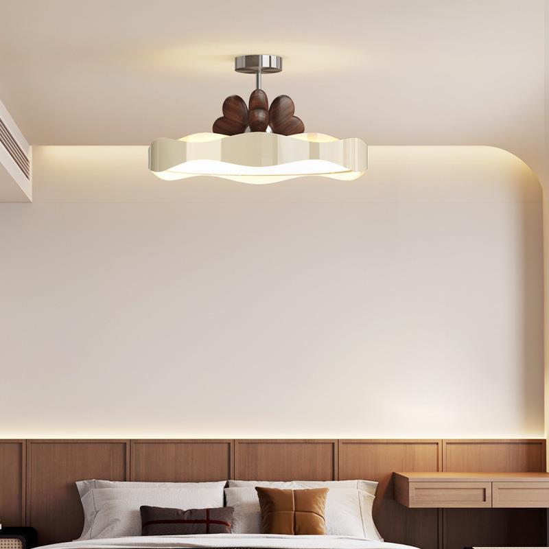 奶油风儿童房吊灯女孩爱心现代简约卧室书房护眼全光谱吸顶灯具