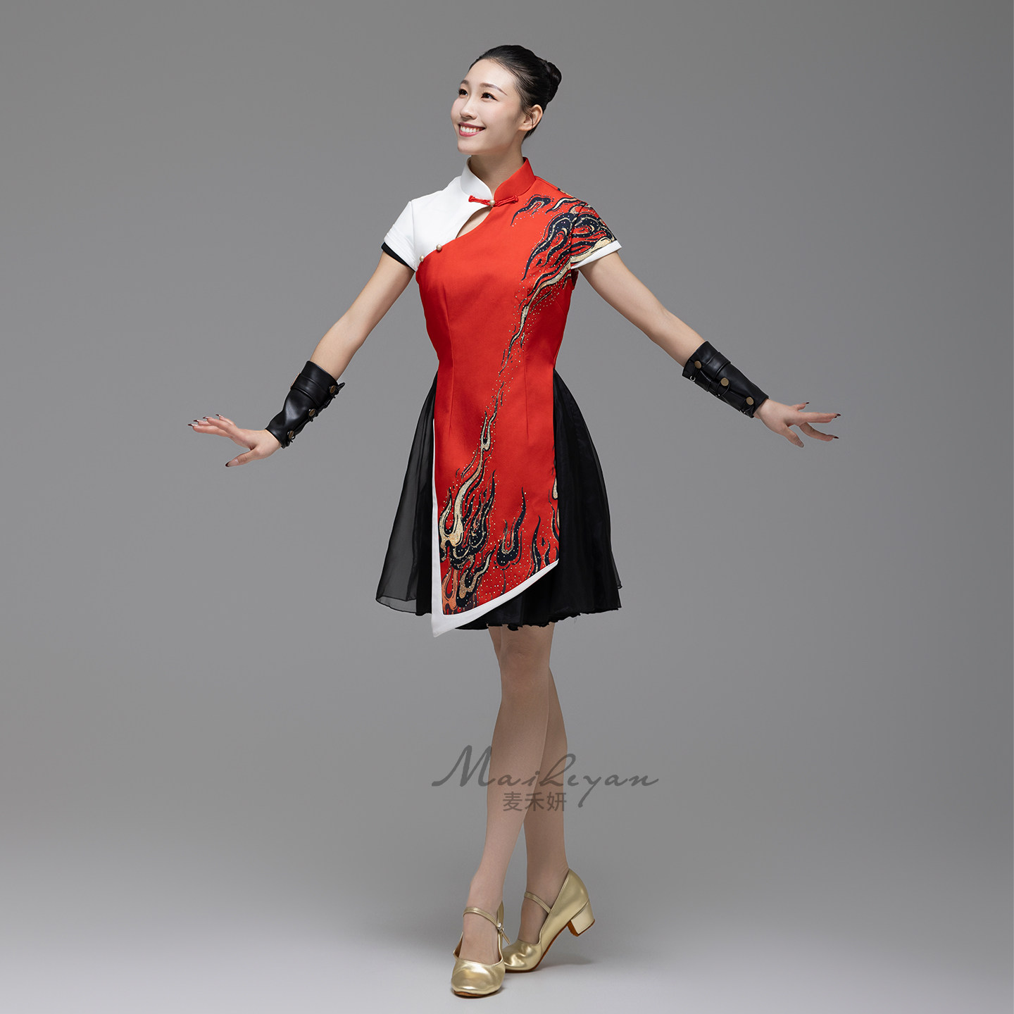 新款国潮红色古典舞演出服女立领火焰刺绣舞台表演服装一代江扇