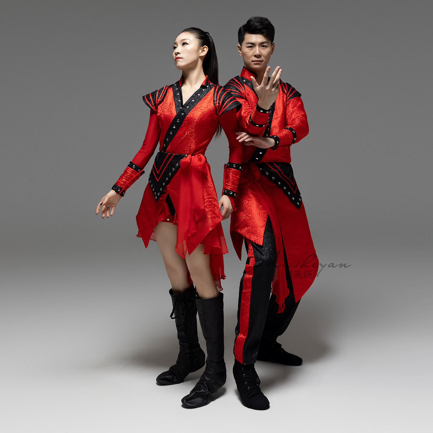 中国风红色开场舞演出服龙马精神男女款武侠风舞蹈服饰演出服装