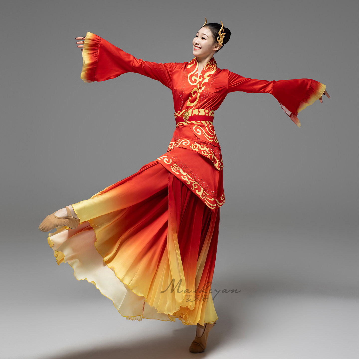 中国风红色演出服女刺绣长裙舞台表演服喜庆舞蹈服装玉龙送福