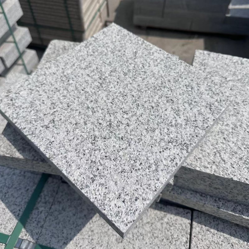 火烧板天然花岗岩地铺芝麻黑白灰黄锈石荔枝面干挂石材路沿平侧石
