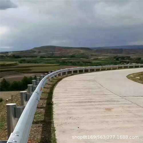 福建武夷山波形护栏板多少钱一米Gr-C-4E防护栏安装多少钱一米