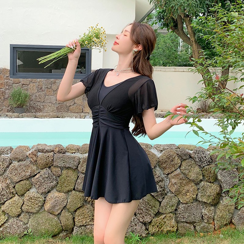 时尚连体裙式保守大码泳衣女2025新款胖mm遮肚显瘦200斤温泉度假