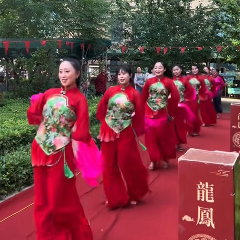 哥哥的亲疙蛋扇子舞服装喜事盈门小俩口虹彩妹妹秧歌服花鼓表演服