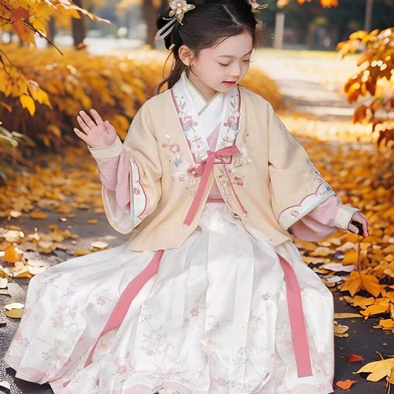 女童汉服秋季新款儿童古装中国风马面裙宋制套装杏色三件套明代