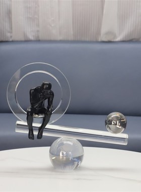 轻奢平衡思考人物摆件样板房电视柜茶几客厅家居桌面艺术软装饰品