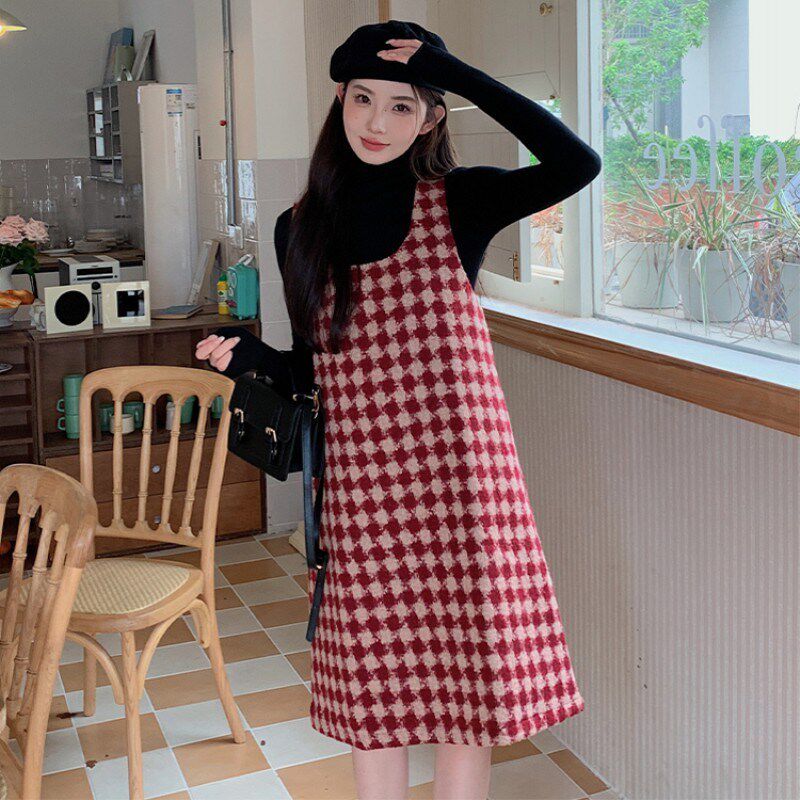 套装女秋冬新款微胖mm显瘦打底针织衫+韩版宽松棋盘格毛呢背带裙