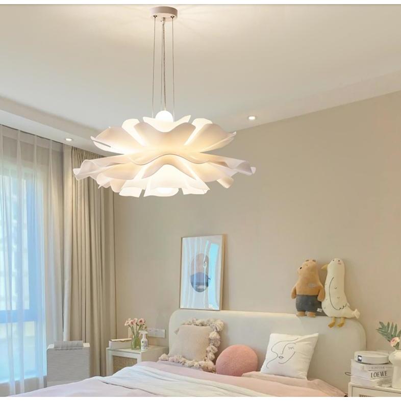 北欧主卧室灯现代简约大气花瓣花朵吊灯家用大厅吊顶灯餐厅灯具