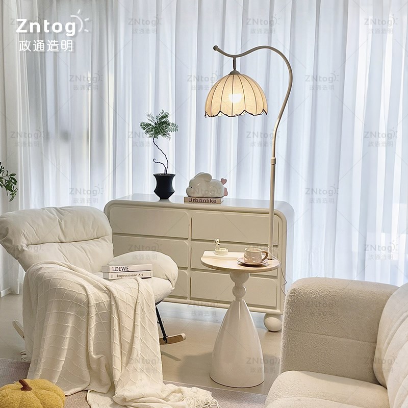 奶油风置物架一h体落地灯客厅沙发旁边几摆件氛围灯卧室床头柜台