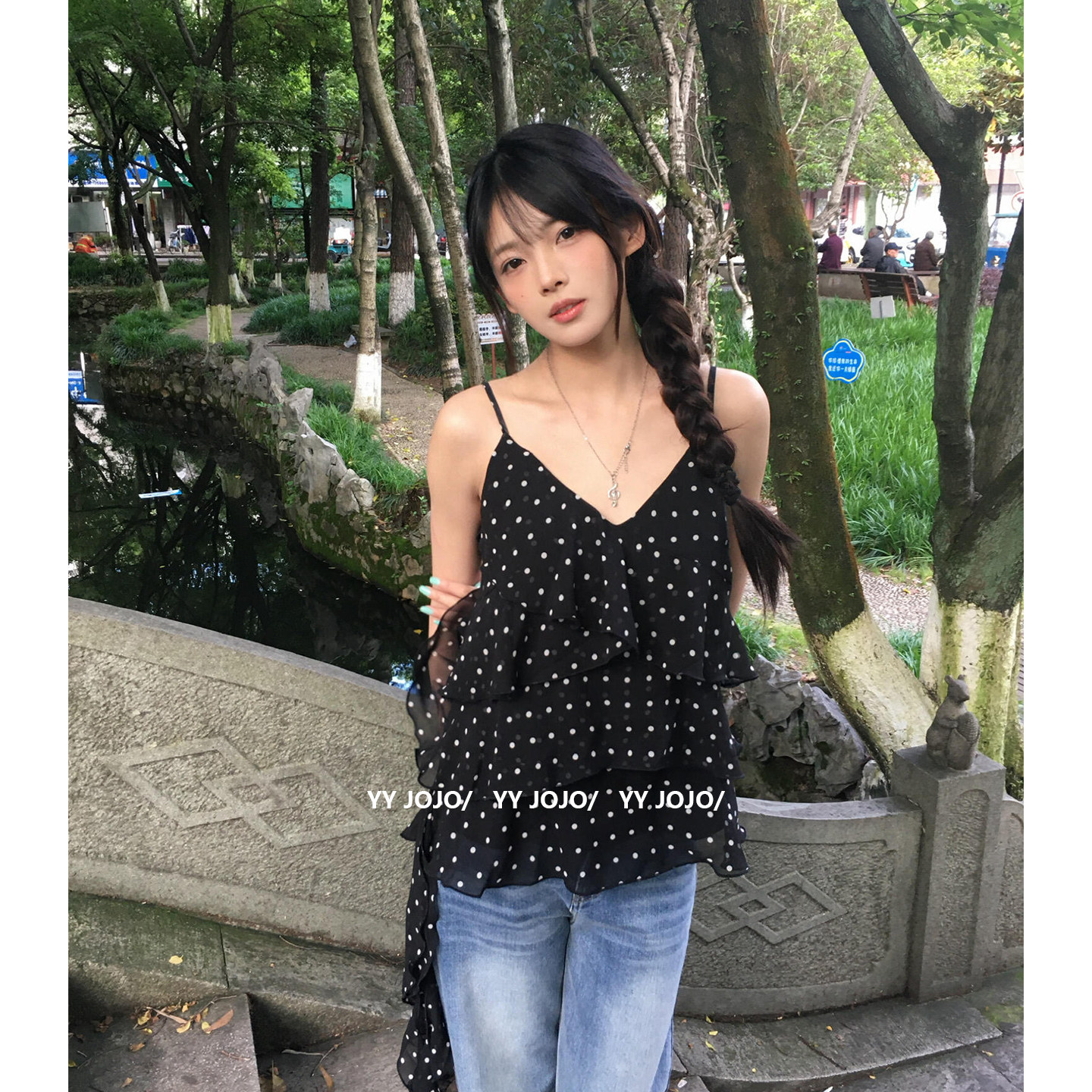 韩系黑色波点v领吊带背心女夏季辣妹纯欲外穿显瘦不规则无袖上衣