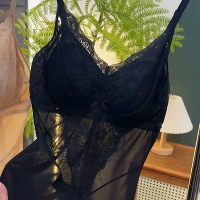 胸罩一体式蕾丝大码背心女士吊带内衣聚拢塑身上衣收副乳美背长款