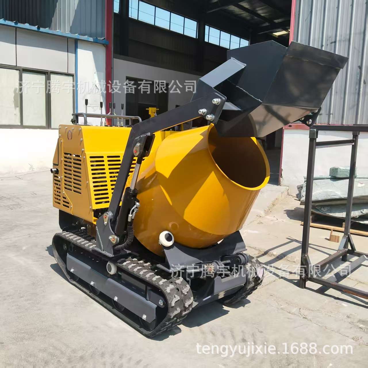 履带式搅拌机750型厂家 750公斤小型搅拌车腾宇价格迷你翻斗车系