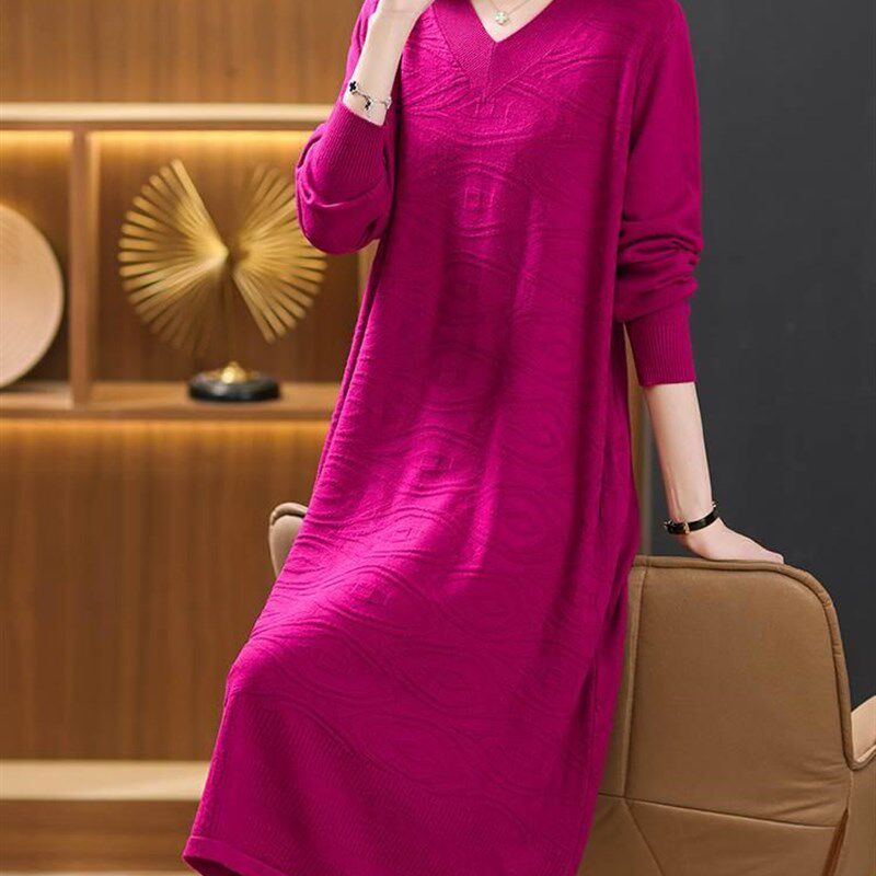 秋冬过膝长款连衣裙女大码宽松v领针织裙胖mm200斤宽松打底毛衣裙