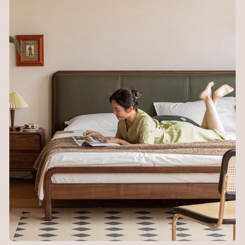 北欧实木床软靠背双人床黑胡桃木现代简约实木床1.8米樱桃木床
