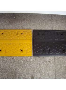 菱形纹 加宽加高橡胶减速带 50*50*7cm 34kg型出口减速带