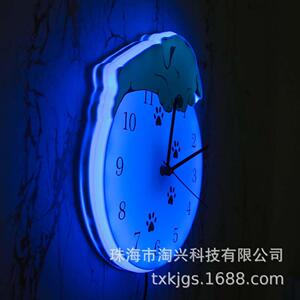 LED灯白色外框挂钟睡觉的狗狗造型时钟宠物脚印钟面家居装饰墙钟
