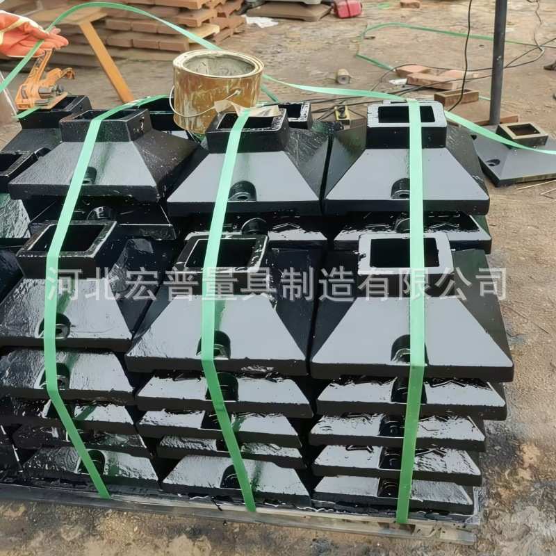 生产出售交通护栏底座 道路铸铁护栏底座 防撞马路墩 道路隔离墩图片