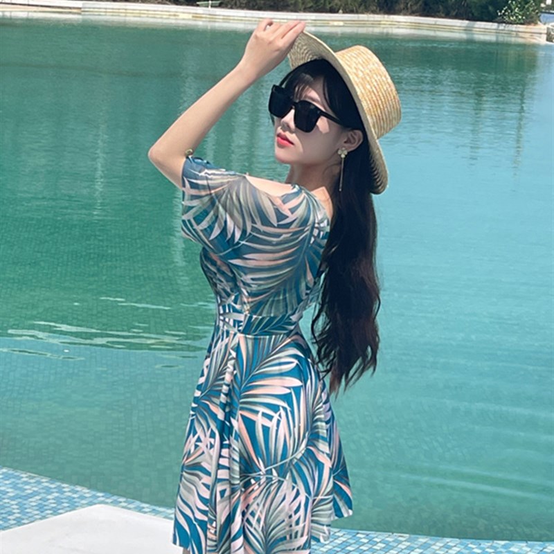 连体游泳衣女款2025年新款爆款微胖女孩遮肉保守大码高级感泡温泉
