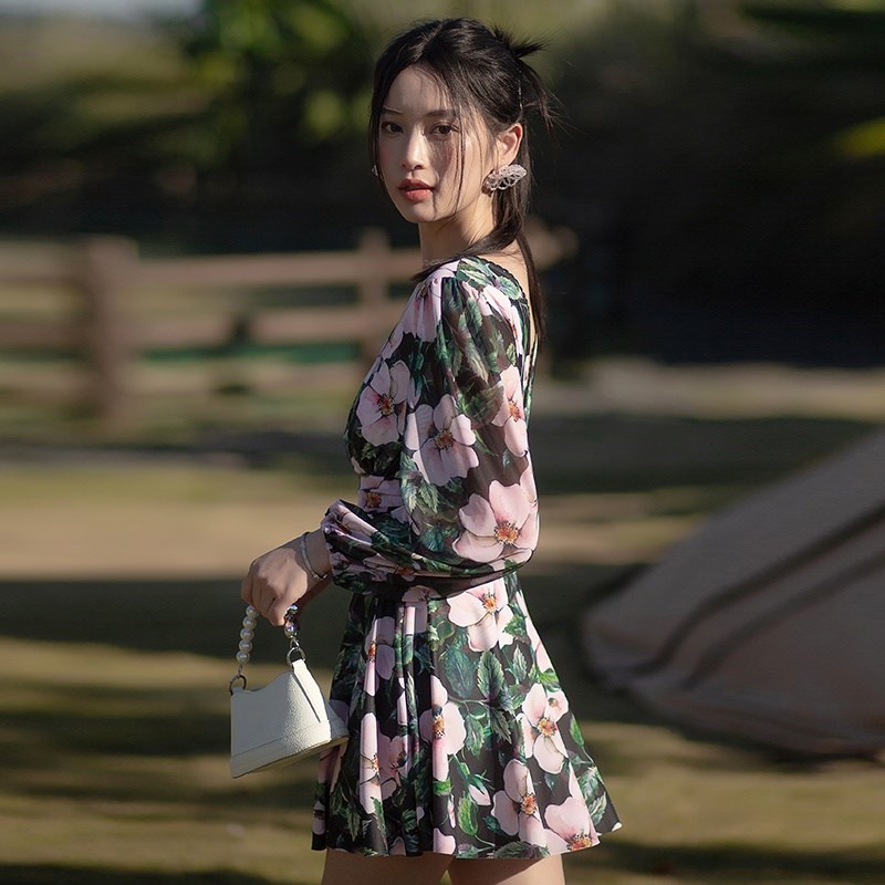 泳衣女冬连体裙式200斤胖mm遮肉韩国ins显瘦遮肚温泉保守大码泳装