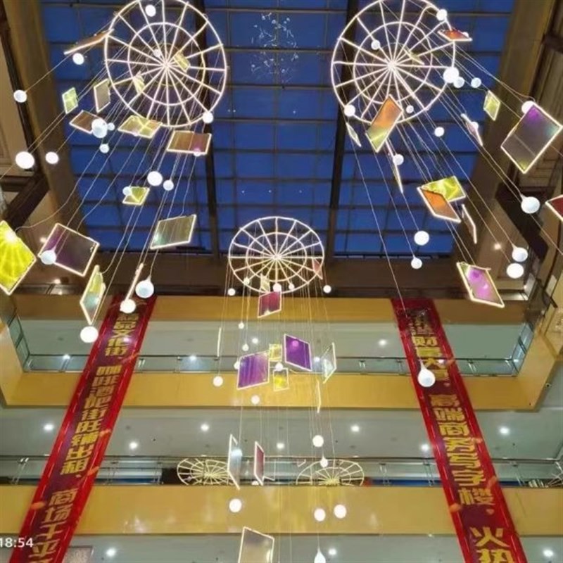 商场中庭吊饰美陈天井中空吊顶装饰水滴灯球灯光大厅吊挂商业定制