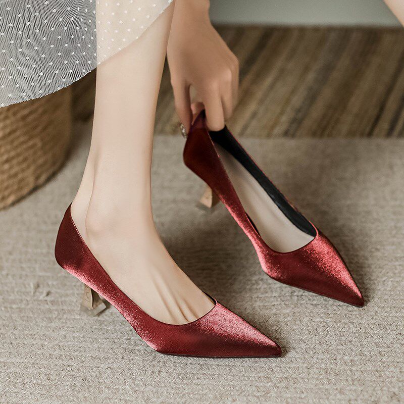 红色细跟尖头高跟鞋女3cm5公分小跟2024新款气质高级百搭婚鞋单鞋
