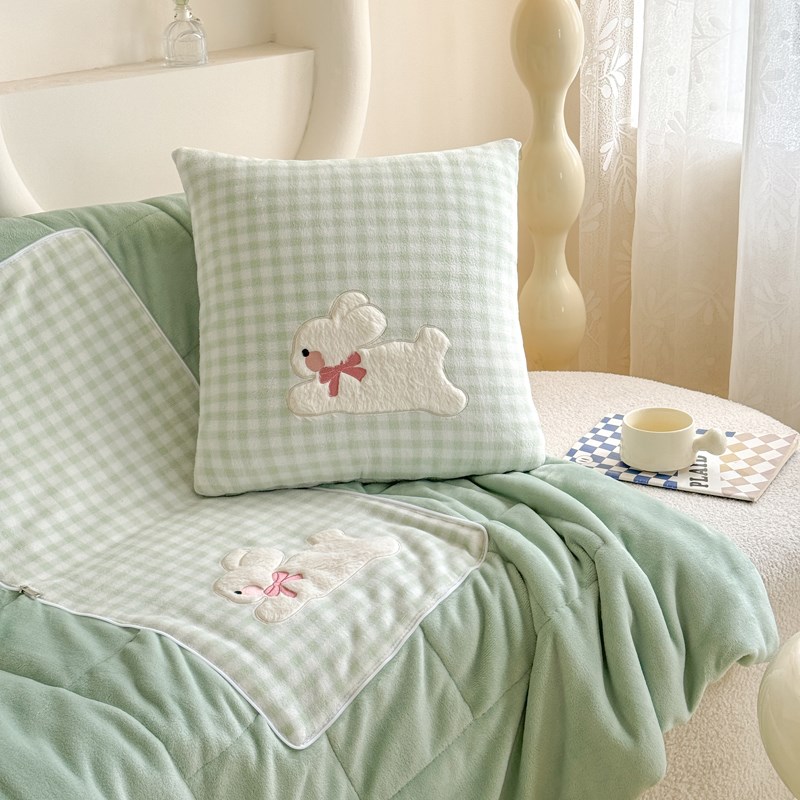 软萌牛奶绒抱枕被子两用沙发车载毯子多功能午睡便携W二合一抱枕