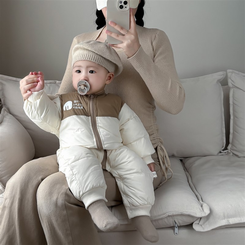 婴儿羽绒服连体衣冬季韩版外出抱衣女冬装哈衣新生儿加绒爬服厚