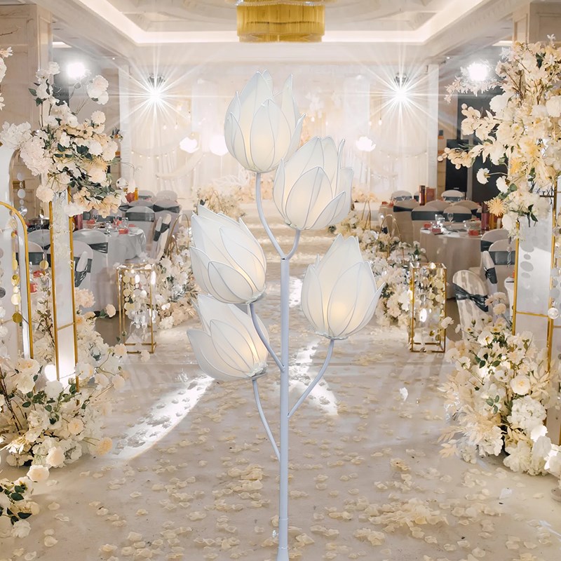 新款婚庆铁艺发光铃兰花蕾路引灯光装饰婚礼场景布置舞台摆件道具