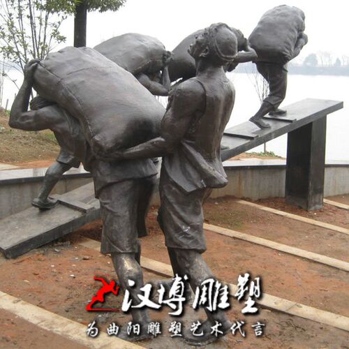 玻璃钢仿铜码头文化搬运工抗麻袋搬运货物主题雕塑广场民俗雕塑