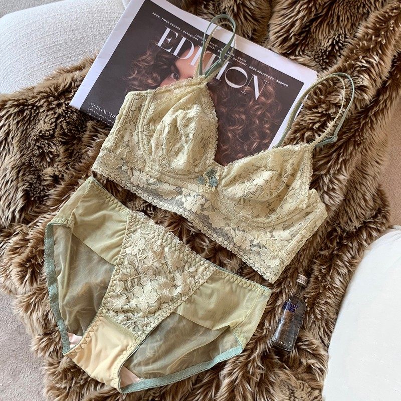 蕾丝内衣女大胸显小胸超薄防下垂收副乳上托有钢圈三角杯文胸套装