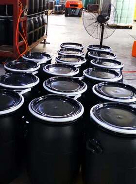 加厚60L黑色法兰桶化工塑料桶密封桶废液泔水桶圆形抱箍桶带盖