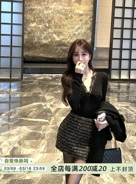 愉悦愉悦黑色V领扭结长袖T恤女春季气质收腰修身显瘦设计感打底衫