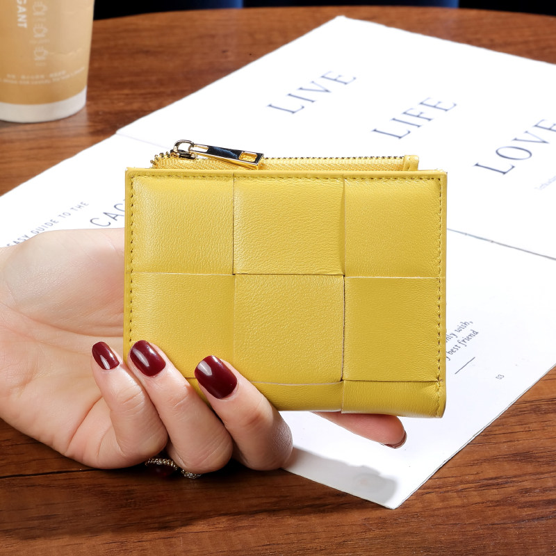 超薄简约羊皮短款两折小钱包女百搭2025新款真皮大格编织零钱卡包