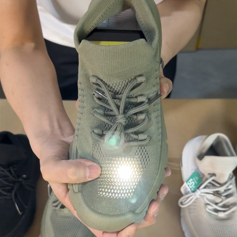 脚感太棒了!俄单夏季男士飞织透气鞋面户外轻便软底运动休闲鞋子