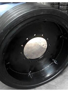 供应大负荷平板拖车42*14*32压配式粘结式实心轮胎/配铁心轮