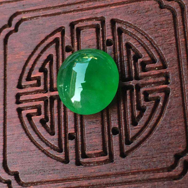 翡翠 满绿蛋面，种好细腻，满色辣绿