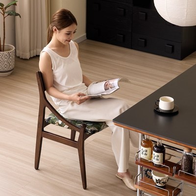 菲戈椅复古风实木餐椅2025新款法式简约家用靠背椅子小户型餐桌椅