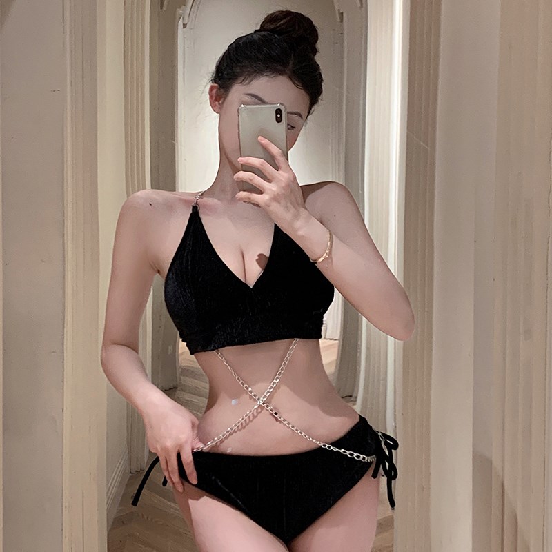 泳衣女夏韩国ins风丝绒比基尼链条显瘦绑带露背性感辣妹温泉泳装