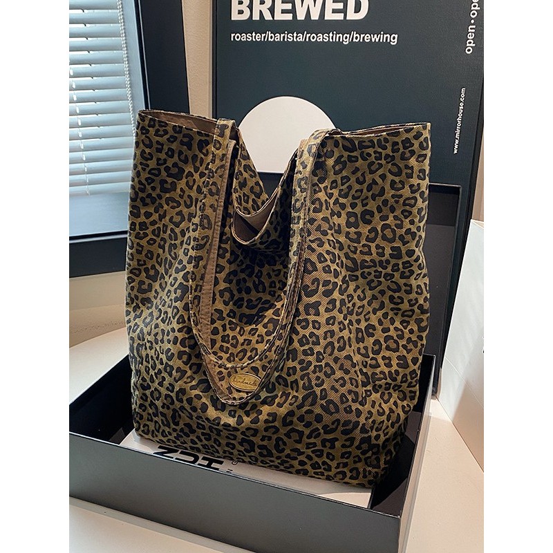 新款小众设计豹纹帆布包女大容量两面背单肩包简约休闲四季背百搭