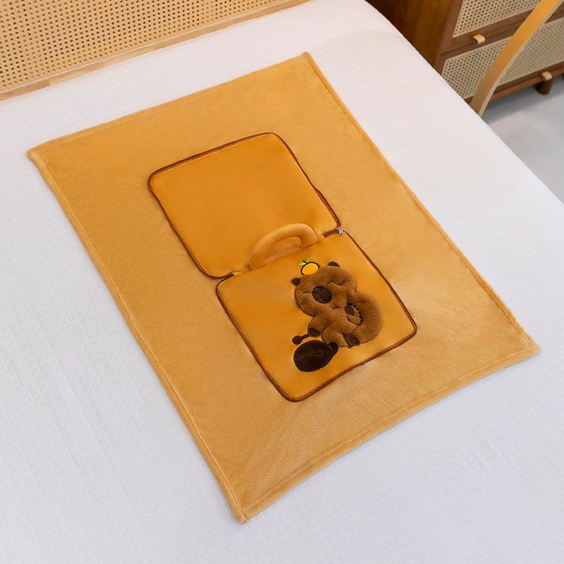 卡皮巴拉抱枕被子两用办公u室午睡卡通汽车折叠车载靠枕毯子二合