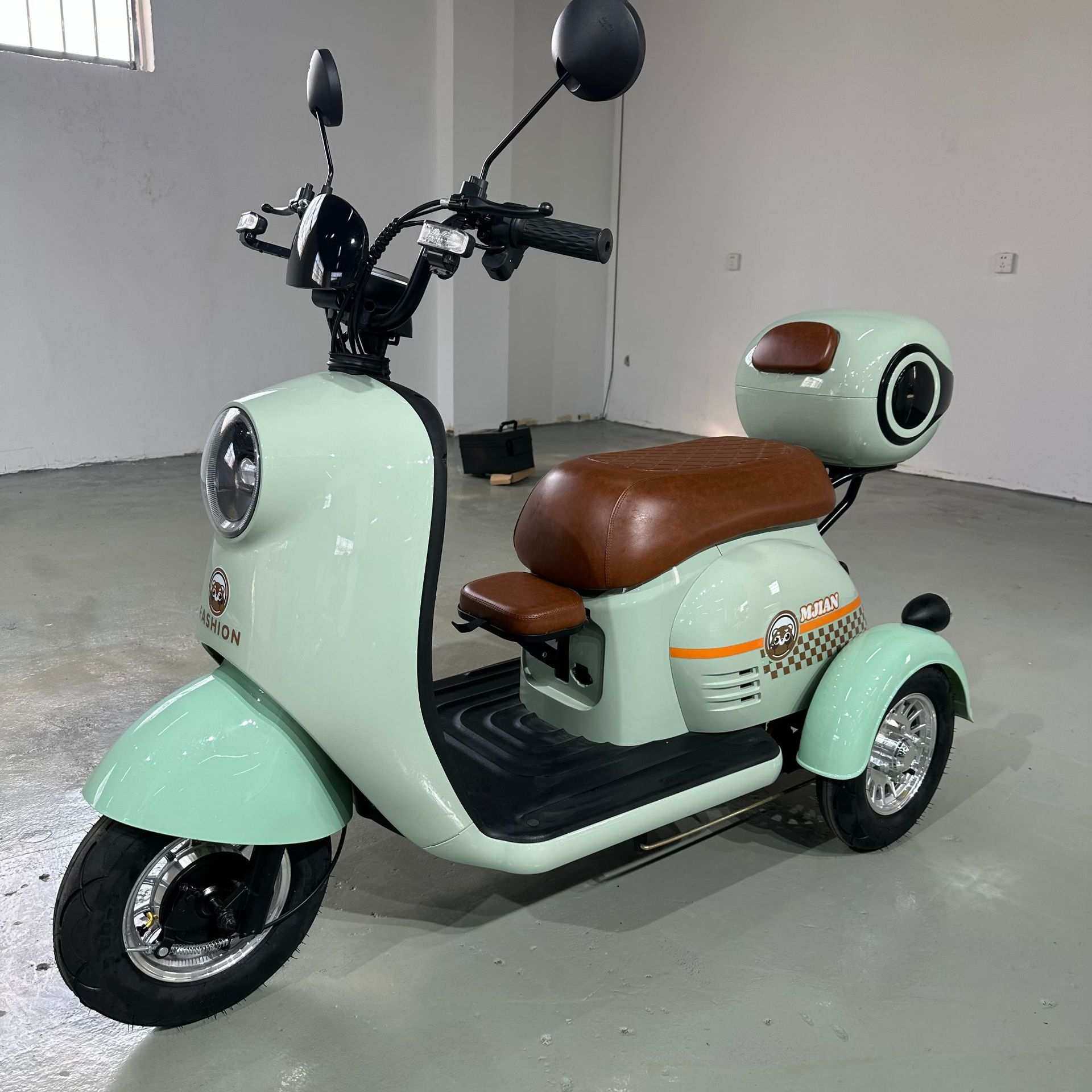 新款电动三轮车老人女士代步车青年休闲电瓶车接送孩子外贸出口