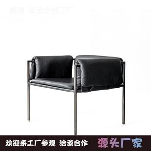 摩登创意现代简约设计皮艺黑色大耳朵休闲椅金属脚扶手椅子