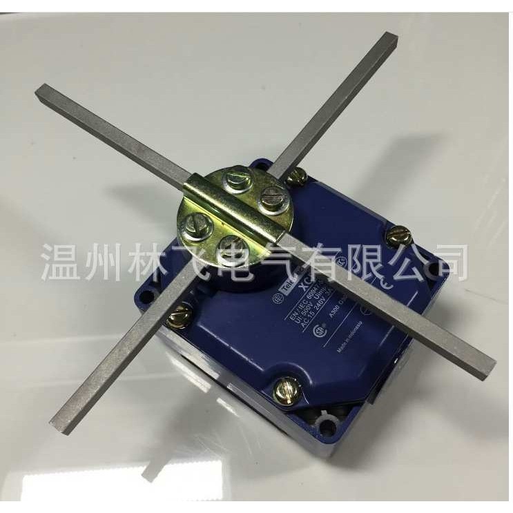 现货直销 XCR-E18 (XCRE18)限位开关 行程开关 跑偏开关 实物图
